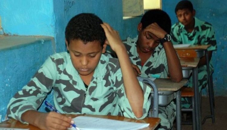 طلاب ممتحنين