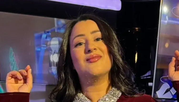 فنانة جزائرية