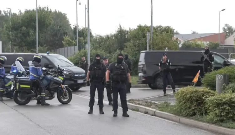 عناصر من الشرطة