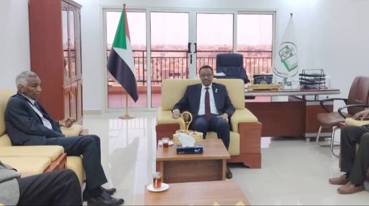 وفد جامعة النصر مع وزير التعليم العالي